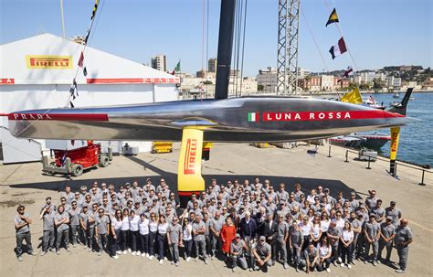 equipaggio prada luna rossa|rossa prada pirelli.